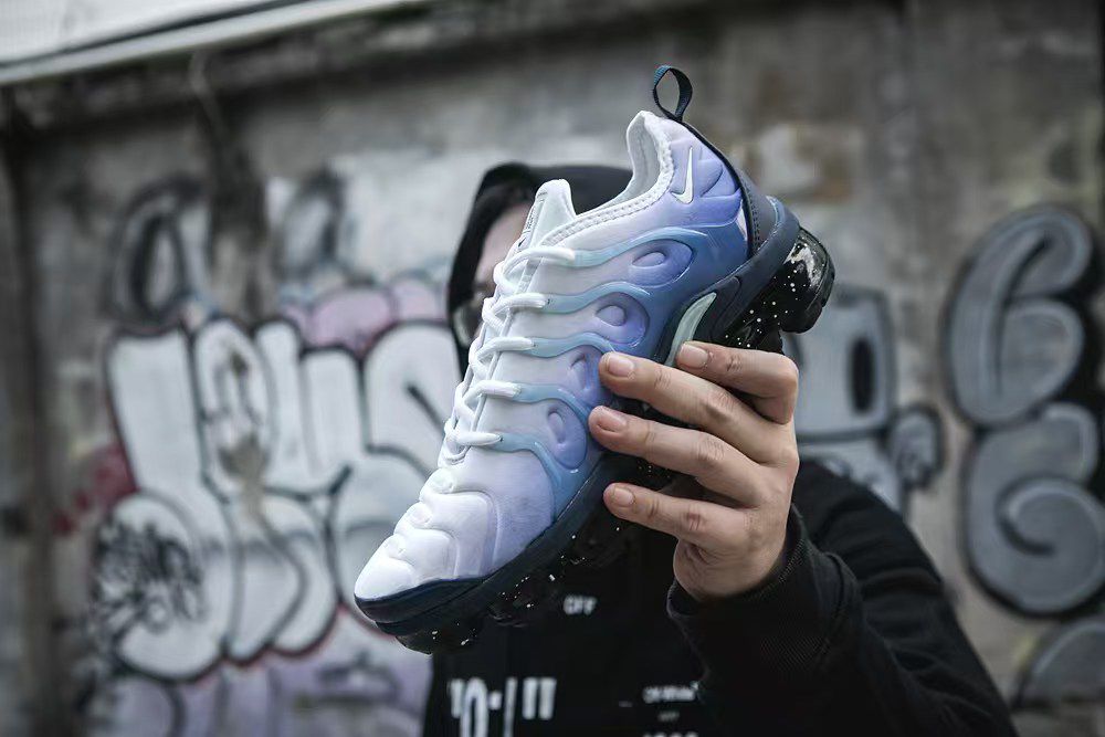 NIKE AIR VAPORMAX Plus BLIZZARD