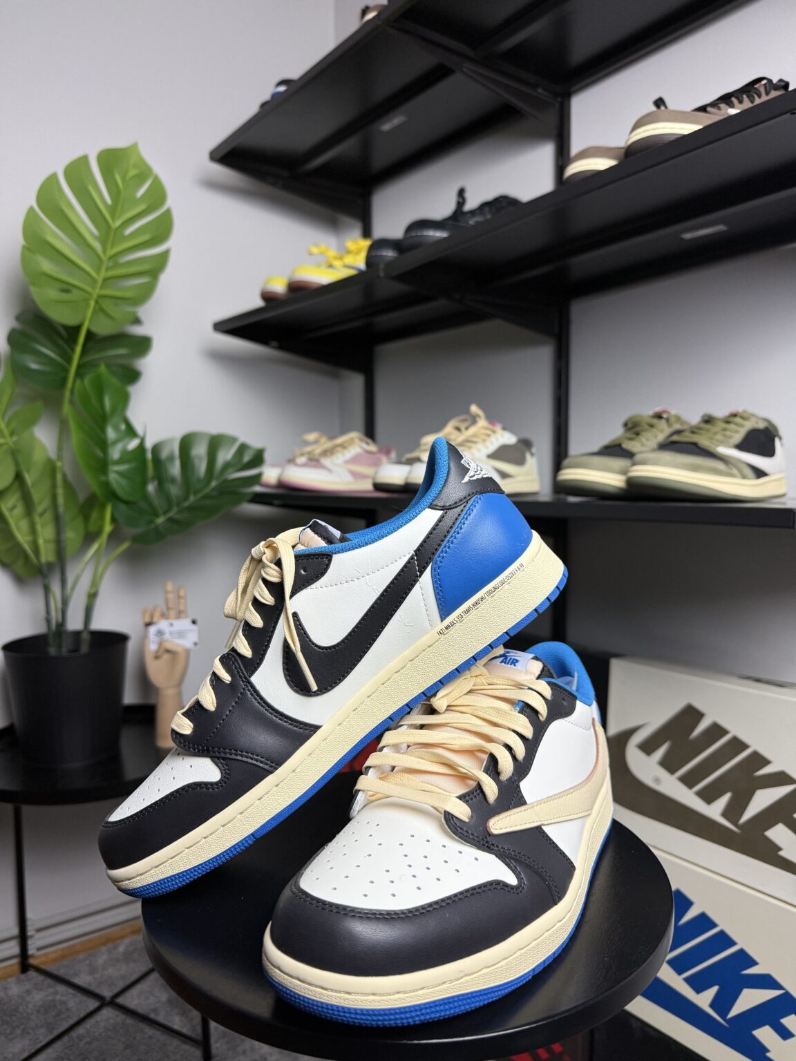 Jordan x Travis Scott "Blue Mocha"