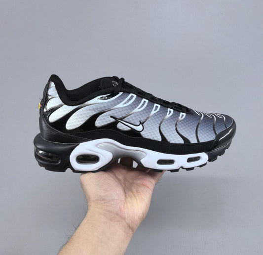 NIKE AIR MAX TN Black Metallic Silver