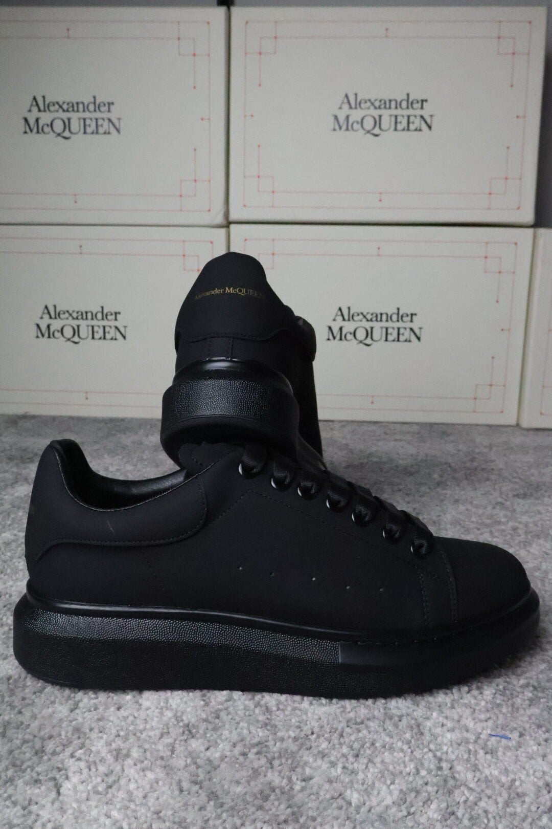 Alexander McQueen "BLACK"
