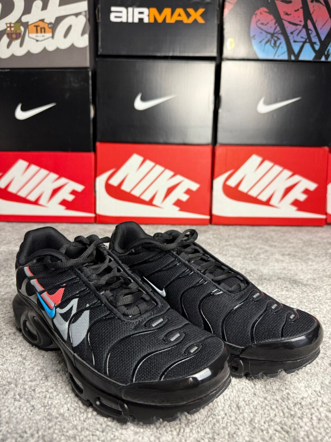 NIKE AIR MAX PLUS TN "Multi Swoosh Crimson"
