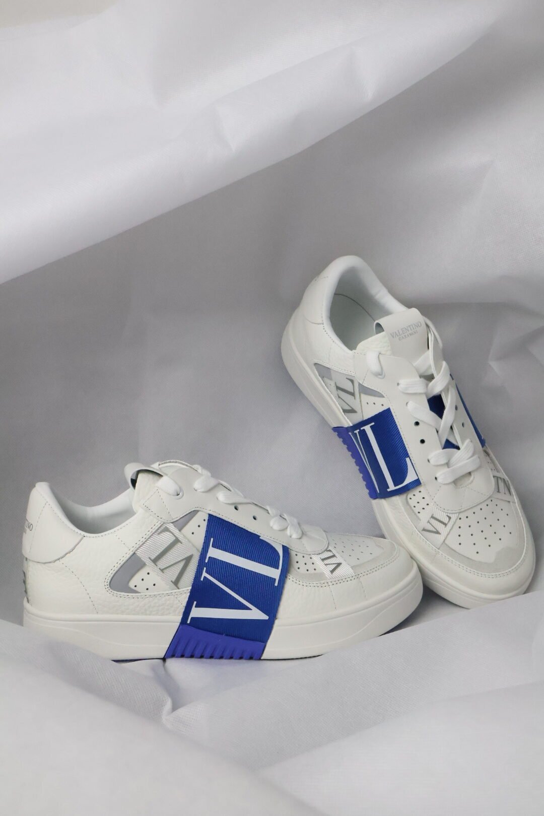 Valentino Garavani "White-Blue"