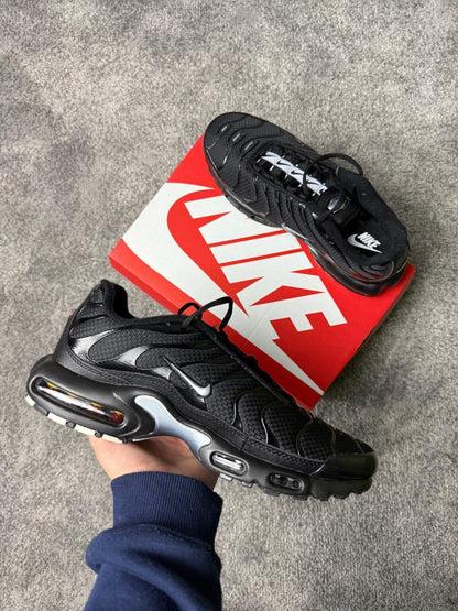 NIKE AIR MAX PLUS BLACK TN