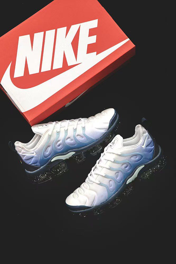 NIKE AIR VAPORMAX Plus BLIZZARD