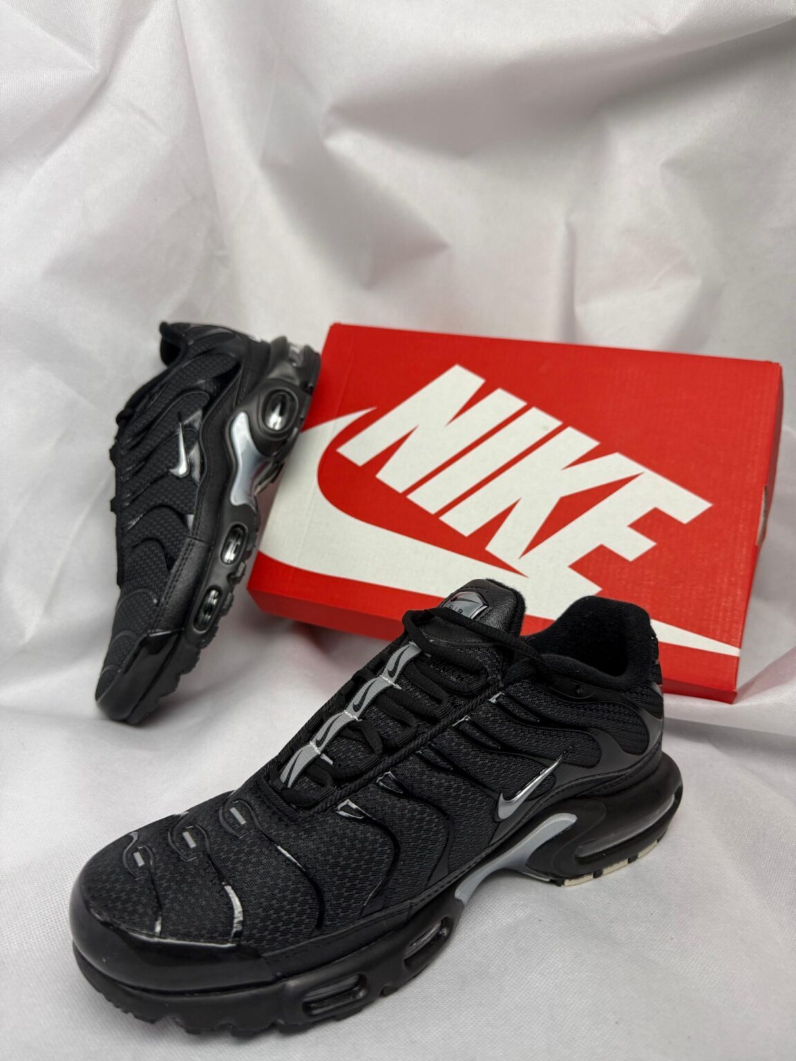 NIKE AIR MAX PLUS BLACK TN